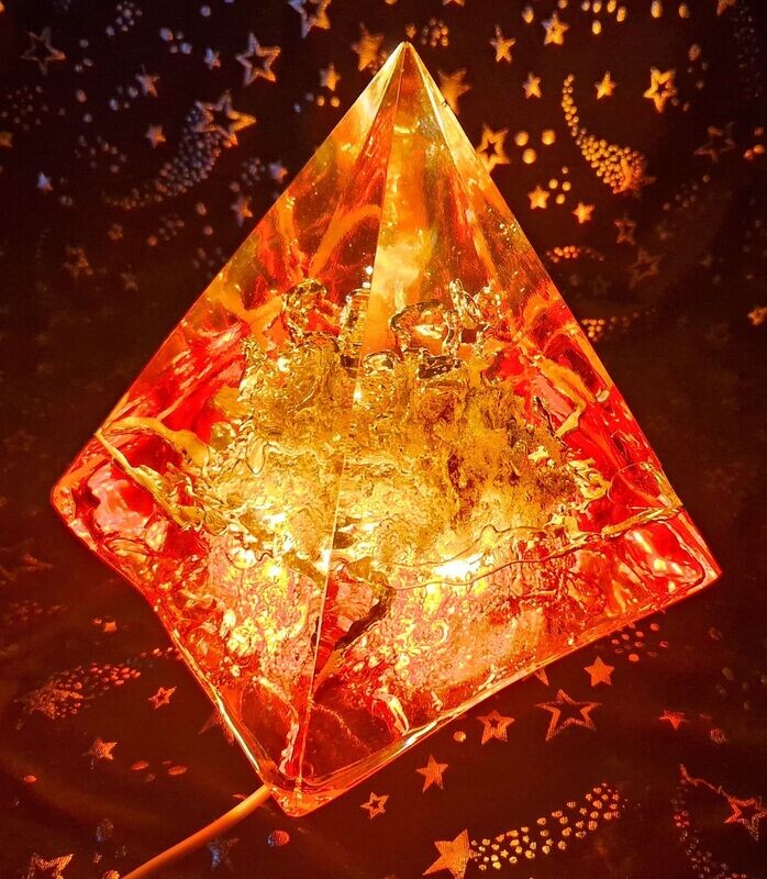 ​Orgonit Pyramide - Metamorphose in Rot