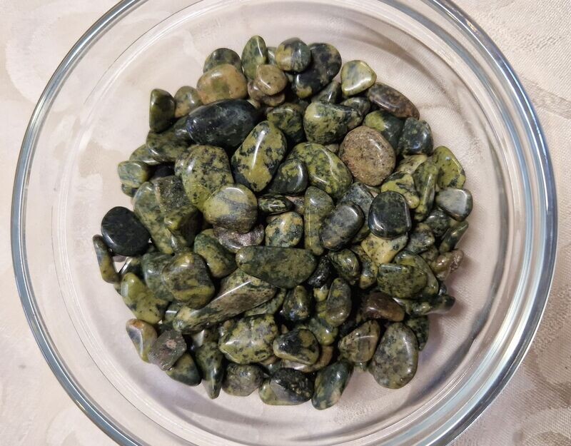 Nephrit Jade - 500 gr - 5 bis 25 mm - A/B-Qualität Nephrit Jade - 500 gr - 5 bis 25 mm - A/B-Qualität