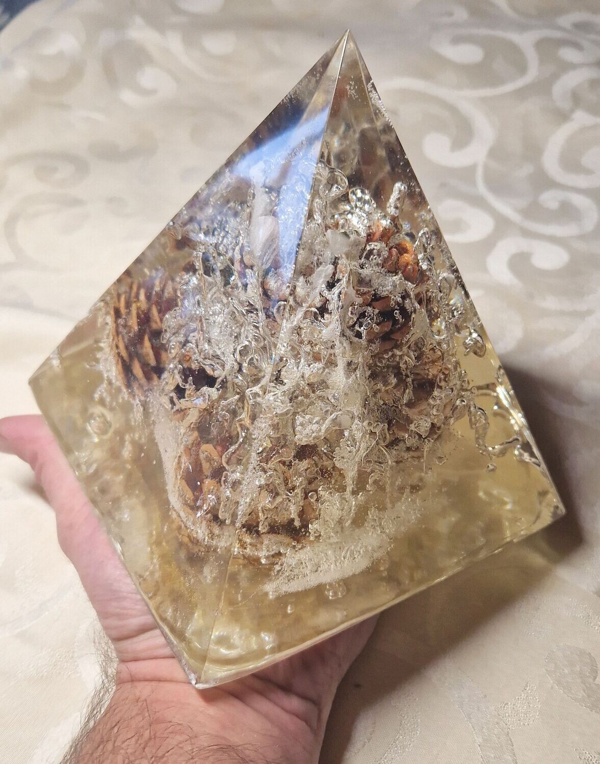 ​Orgonit Pyramide - Metamorphose Weihnachten mit Tannenzapfen