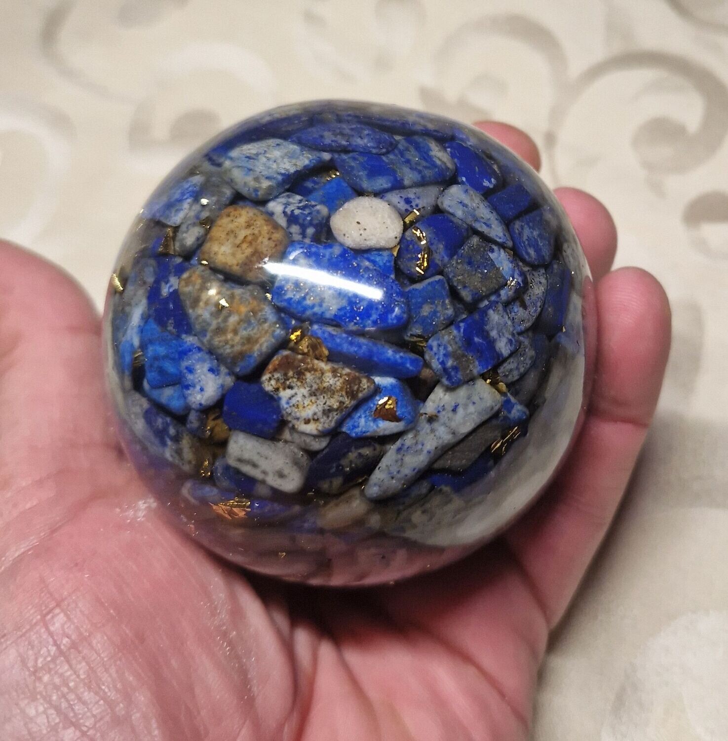 ​Orgonit Kugel mit Lapislazuli - ca. 8,5 cm