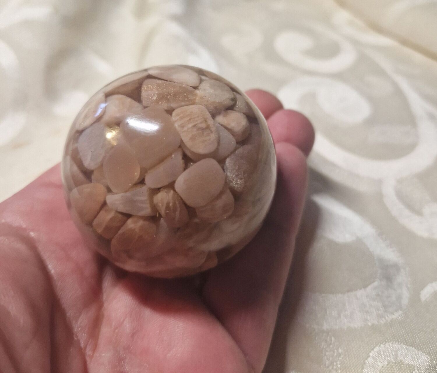 ​Orgonit Kugel mit Mondstein - ca. 5,5 cm