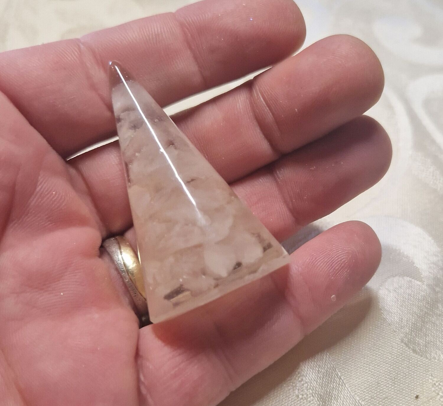 ​Kegel mit Rosenquarz - ca. 5,5 cm