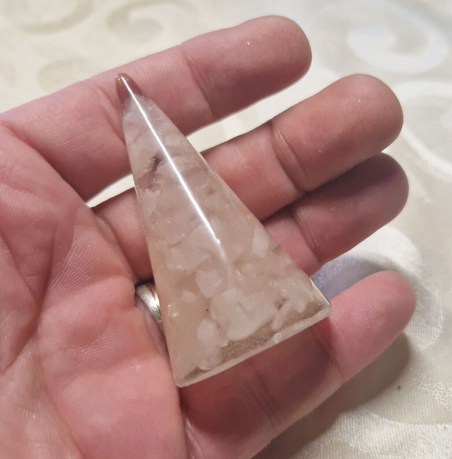​Kegel mit Rosenquarz - ca. 6,5 cm