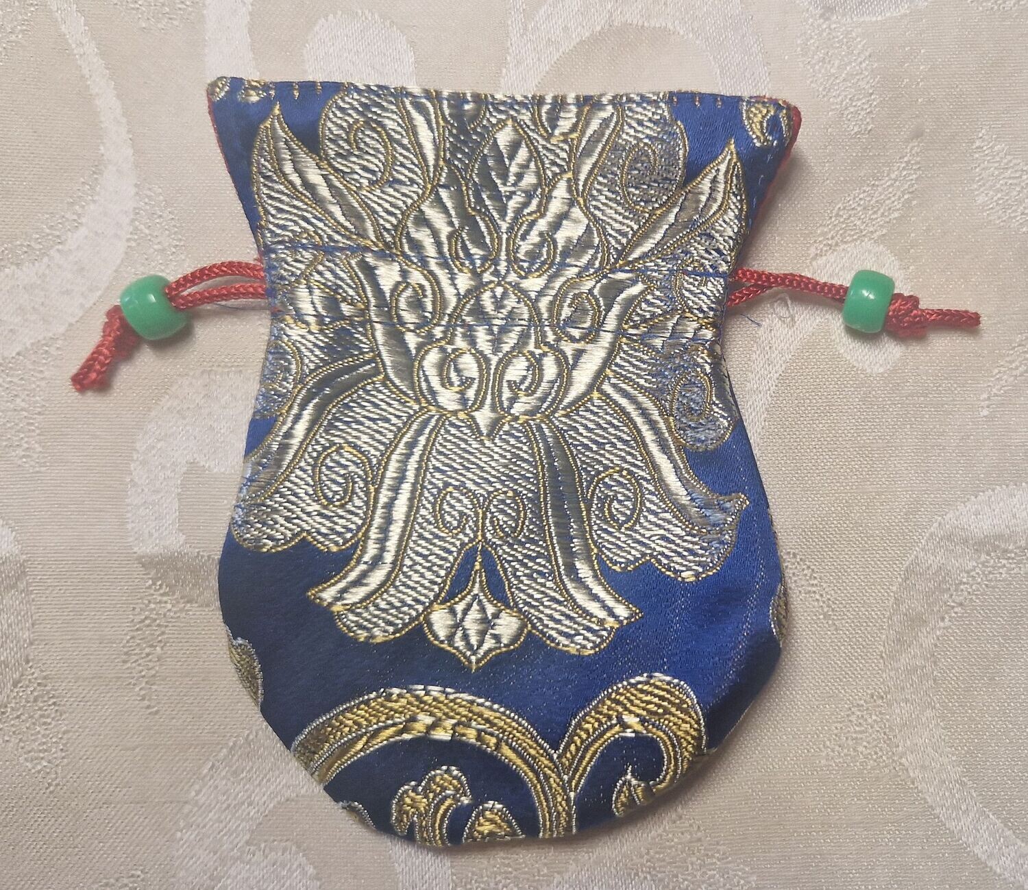 Brokattasche - Pendeltasche - doppelter Dorje - grüne Kugeln