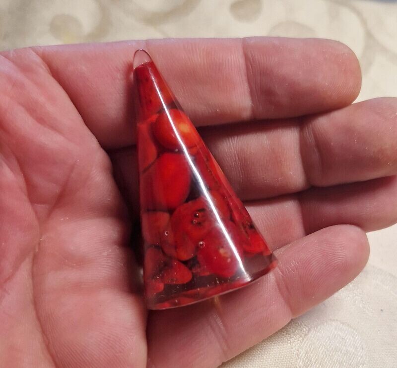 Kegel mit roter Koralle  - ca. 5,5 cm