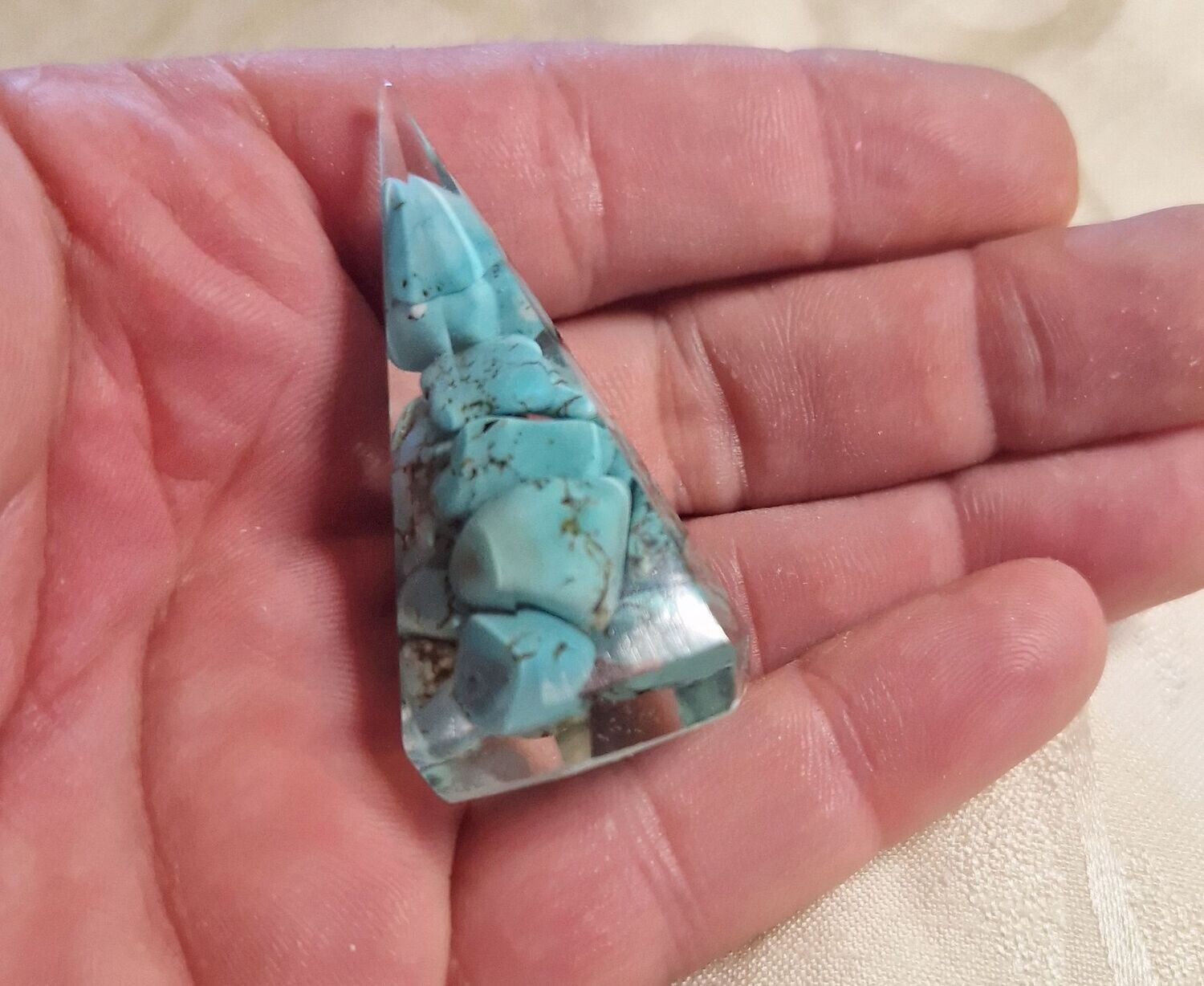 Kegel mit Türkenit - ca. 5 cm