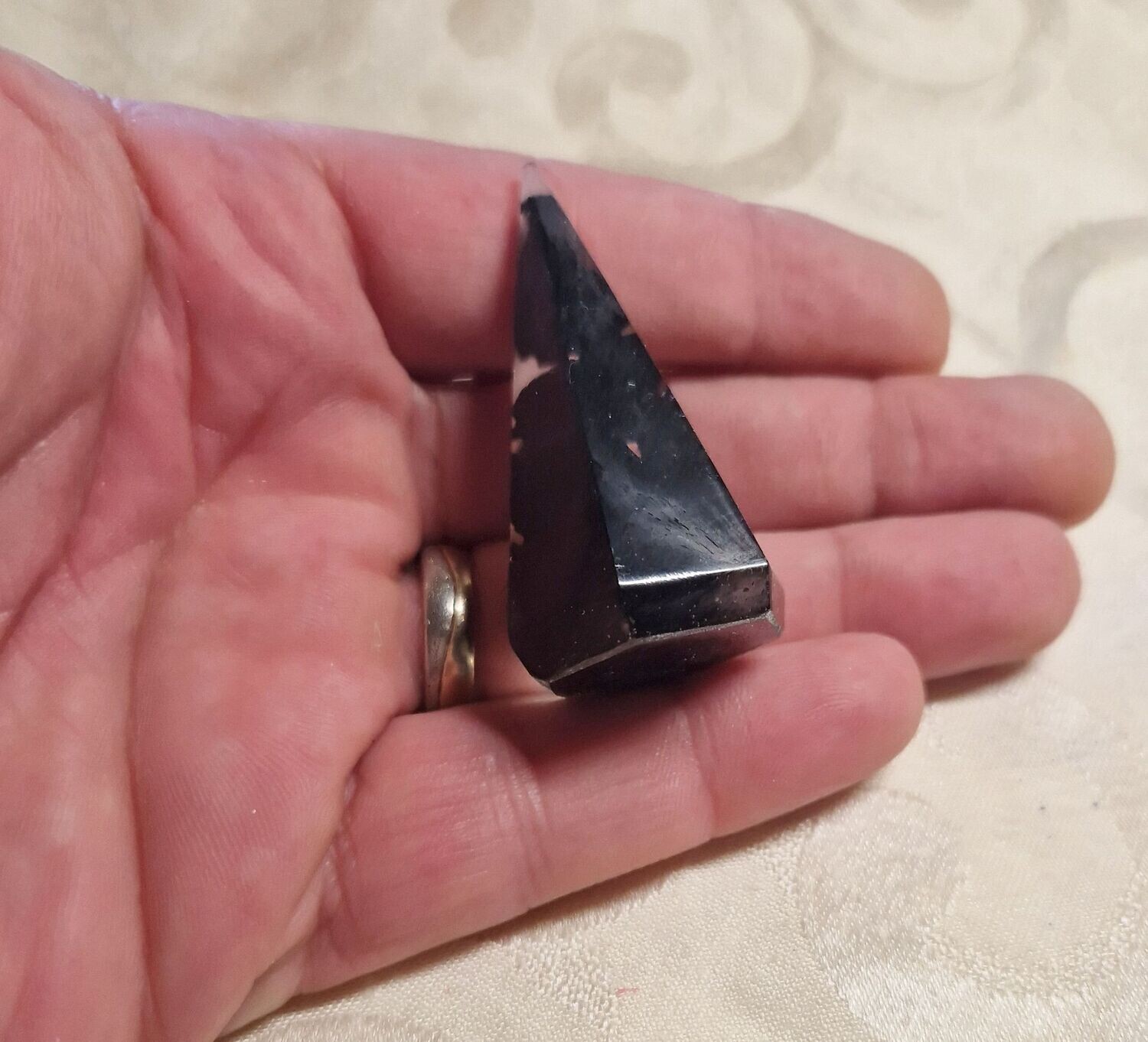 Kegel mit Turmalin - ca. 5 cm