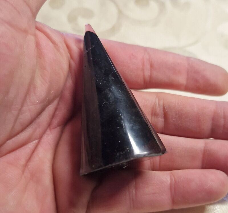 ​Kegel mit Turmalin - ca. 6,5 cm