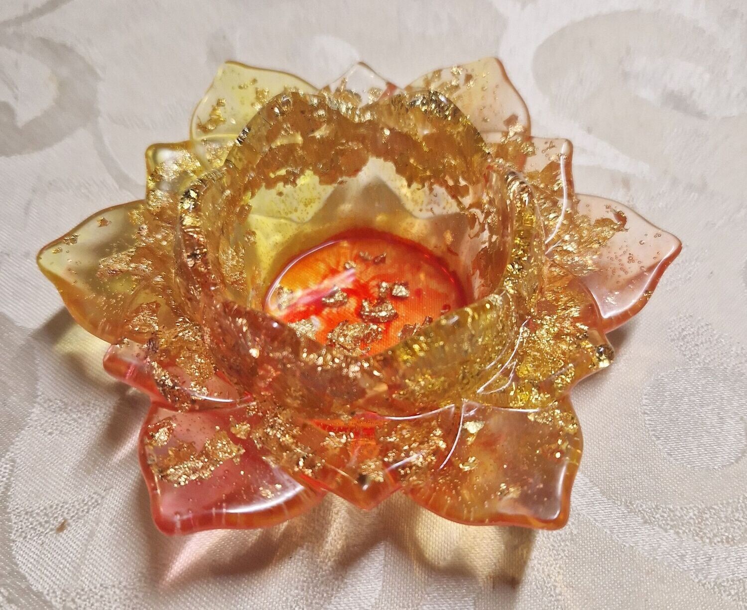 Kerzenhalter - Lotusblume mit goldfarbenem Schlagmetall