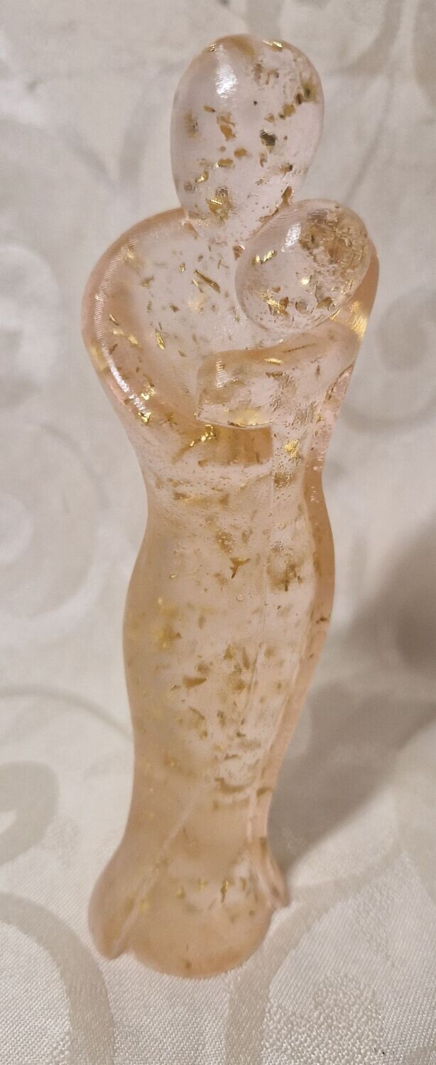 Mutter mit Baby in rose mit goldfarbenem Schlagmetall
