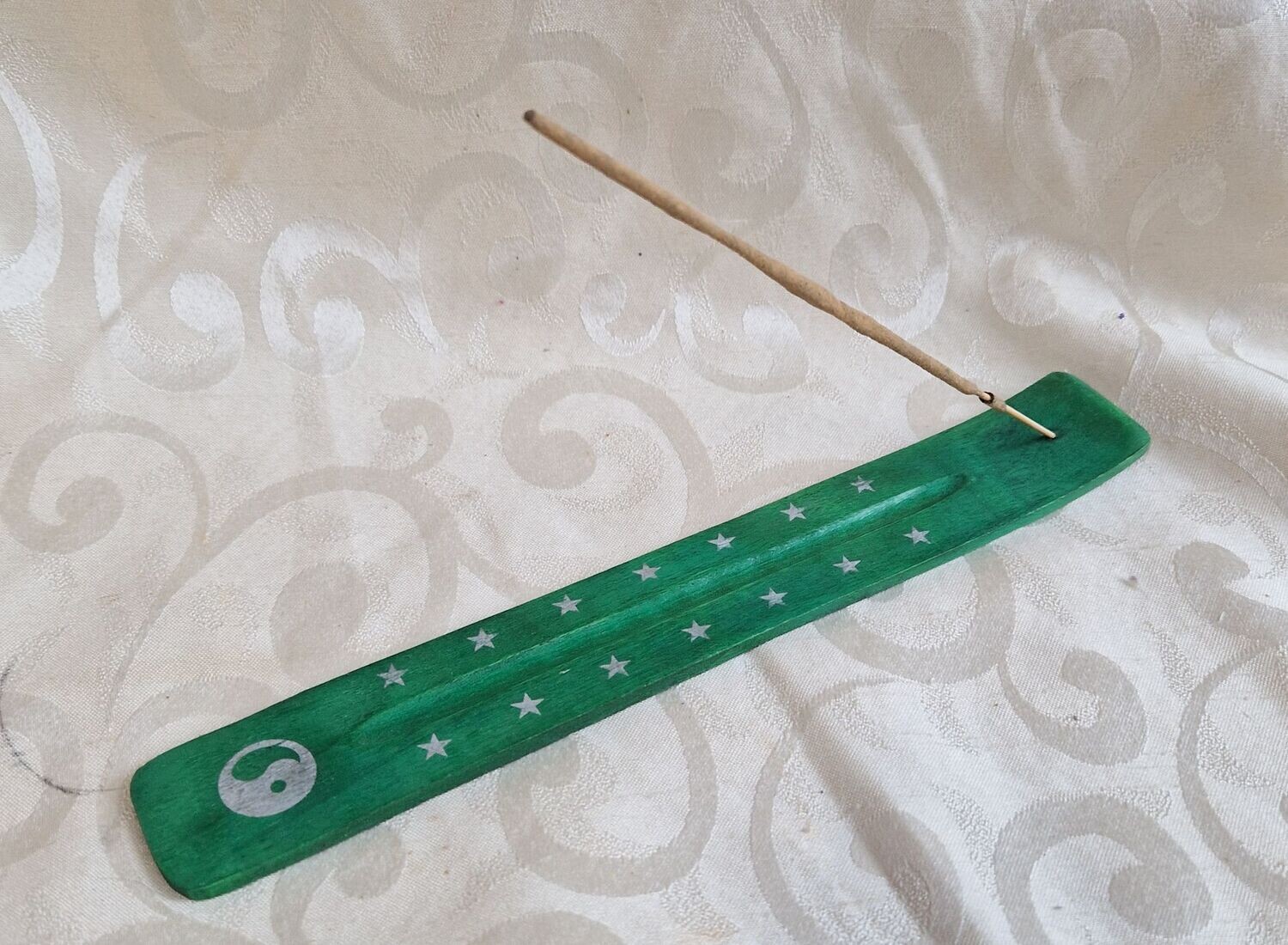 ​​​Räucherstäbchenhalter aus farbigem Holz - Yin Yang
