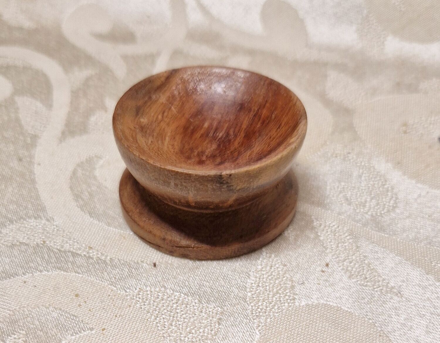 ​Kugelständer aus Holz