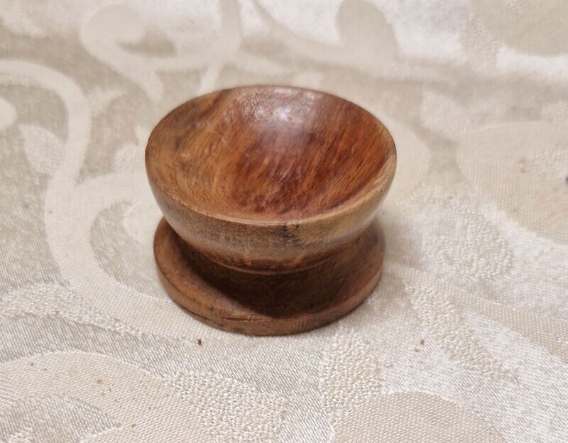 ​Kugelständer aus Holz