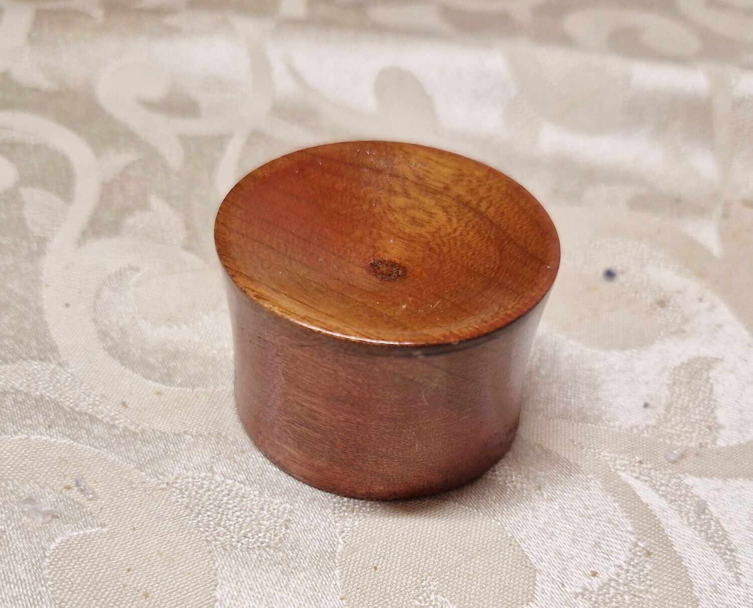 Kugelständer aus Holz