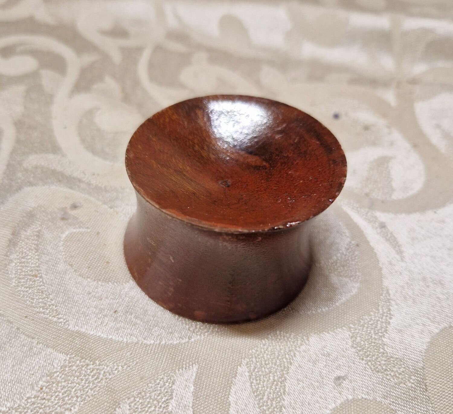 ​Kugelständer aus Holz