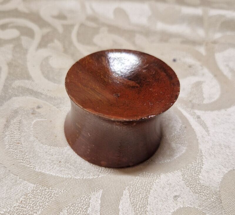 ​Kugelständer aus Holz