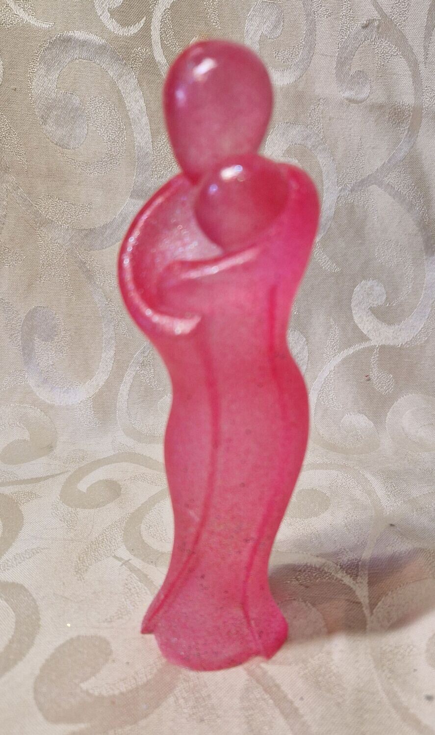 ​Mutter mit Baby in Rot-Glitzer