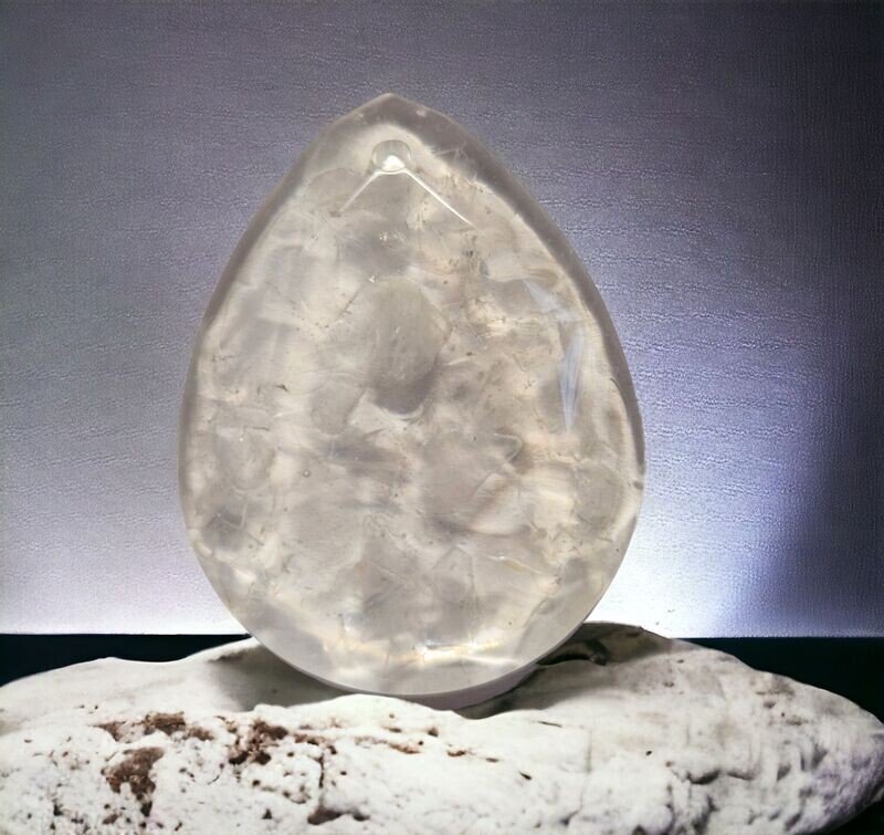 Bergkristall-Anhänger in Harz - 4 cm
