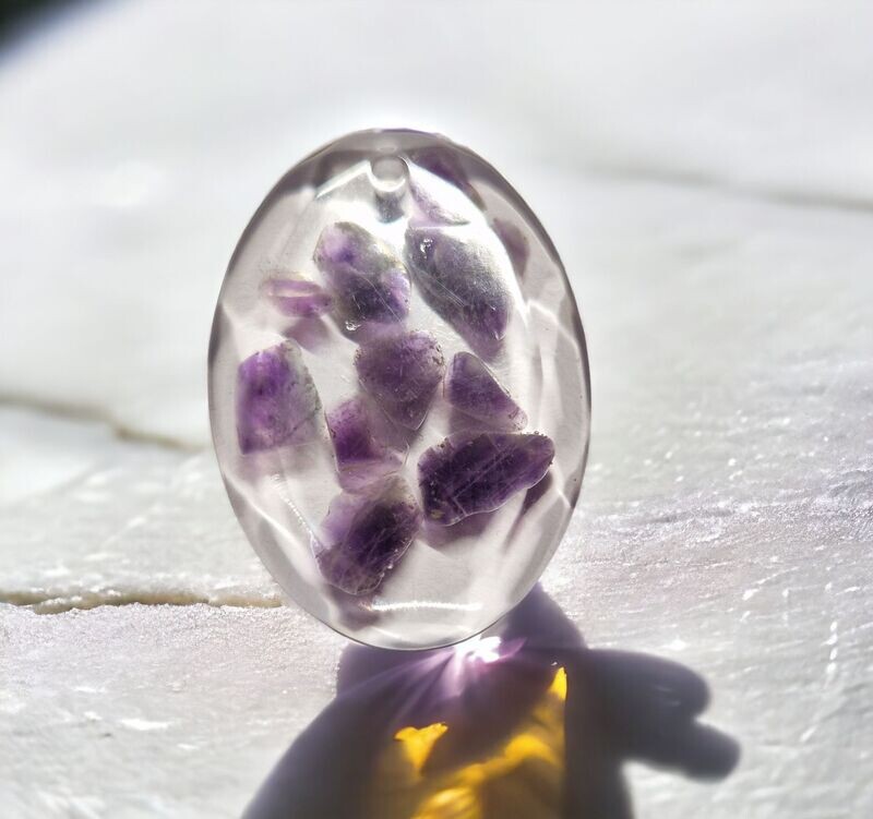 Indischer Amethyst-Anhänger in Harz - 4 cm