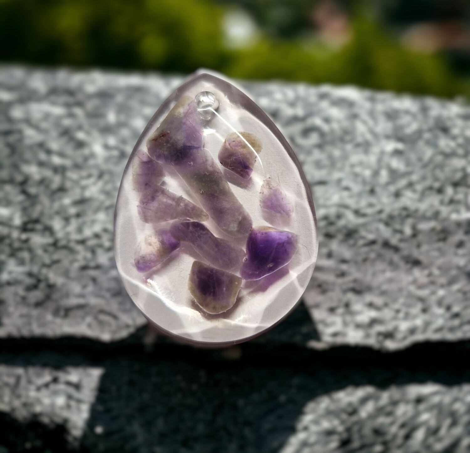 Indischer Amethyst-Anhänger in Harz - 3,5 cm