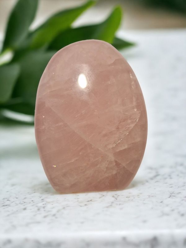 ​​Freiform Rosenquarz