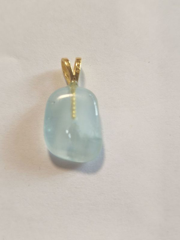 ​Aquamarin mit vergoldeter Silberöse 925