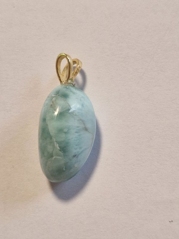 ​Larimar mit vergoldeter Silberöse 925