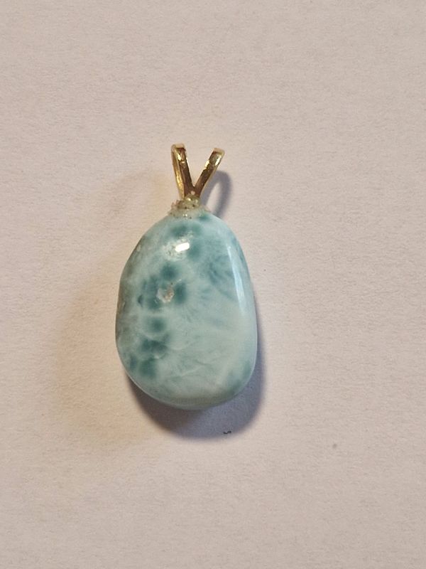 ​Larimar mit vergoldeter Silberöse 925