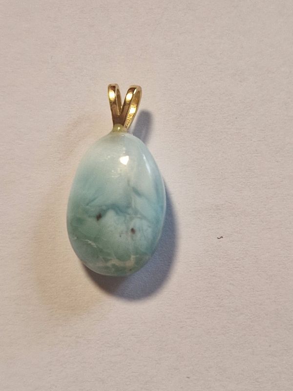 ​Larimar mit vergoldeter Silberöse 925