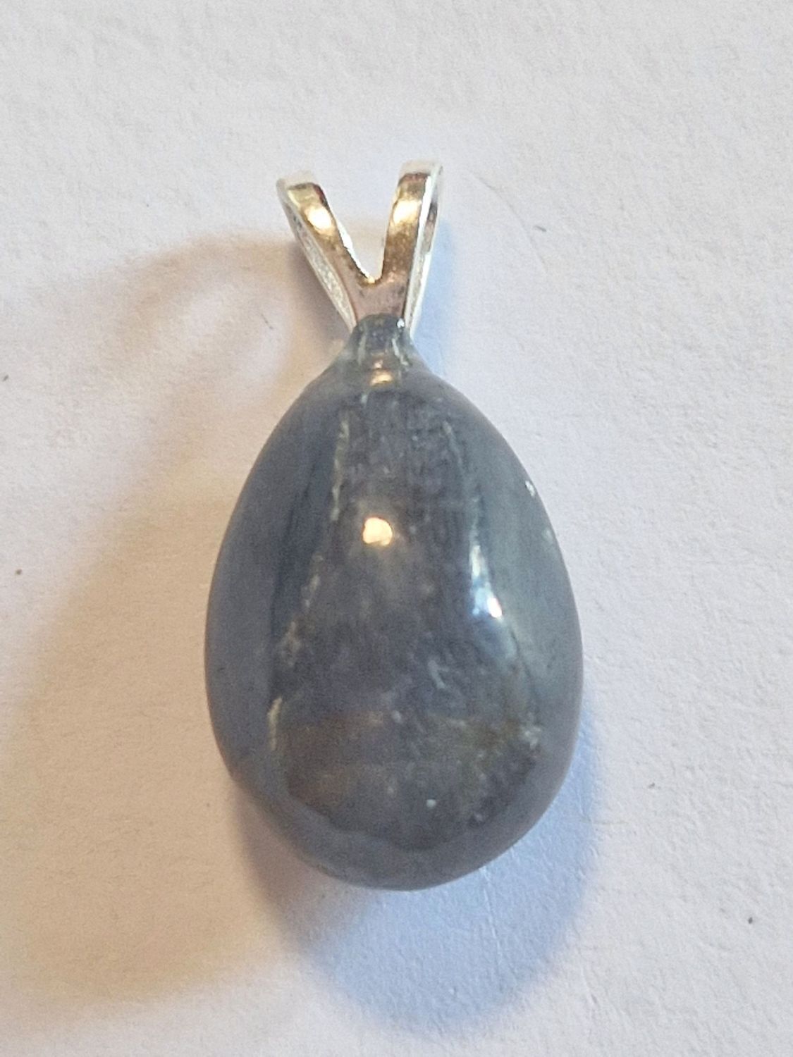 ​​​​​​Saphir mit Silberöse 925