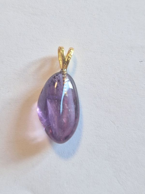 Amethyst mit vergoldeter Silberöse 925