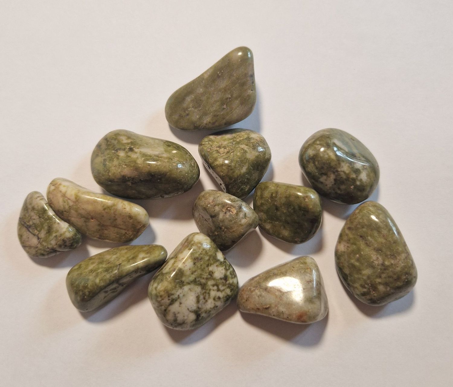 ​Trommelstein Schneeflocken-Epidot 2,5-4,5 cm