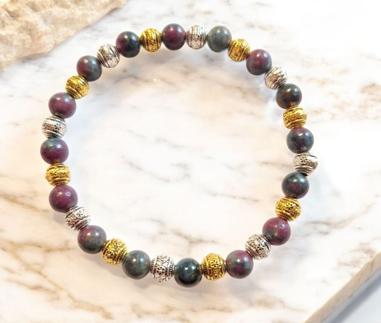 Armband - Rubin - A Qualität - mit gold- und silberfarbenen Metallelementen - 6 mm Armband - Rubin - A Qualität - mit gold- und silberfarbenen Metallelementen - 6 mm