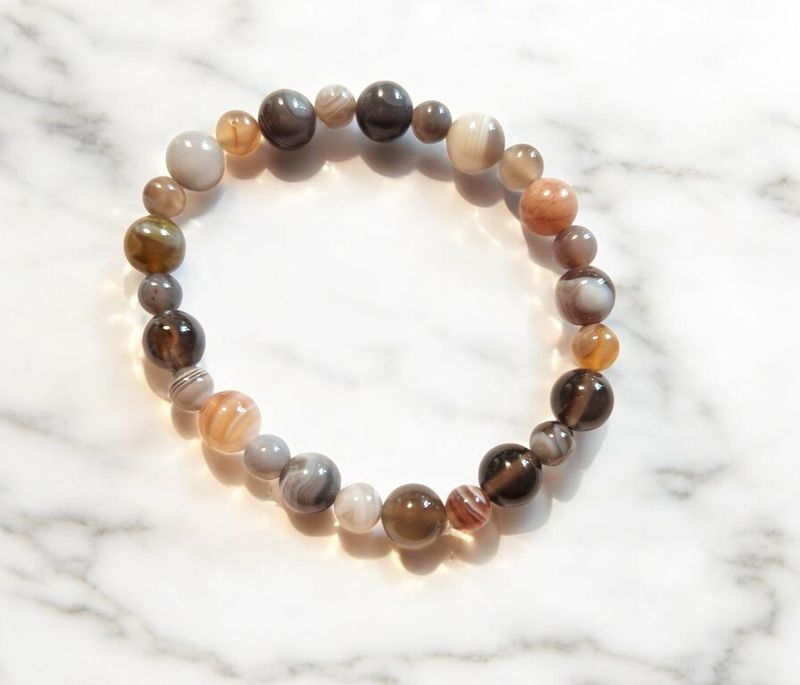 ​Armband - Botswana Achat - AA Qualität - mit silberfarbenen Metallelementen - 6 & 8 mm