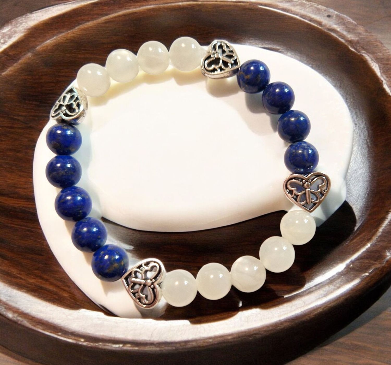 ​Armband - Lapislazuli und Mondstein beige - AA Qualität - mit silberfarbenen Metallelementen Herzen - 8 mm