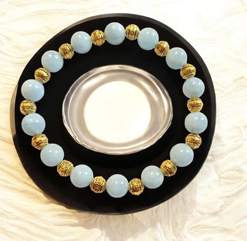 Armband - Aquamarin - AA Qualität - mit goldfarbenen Metallelementen - 8 mm