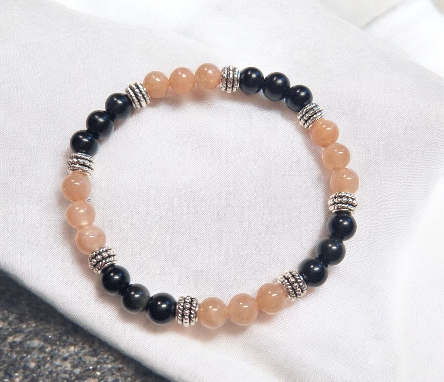 ​Armband - Onyx & Mondstein rosa - A Qualität - mit silberfarbenen Metallelementen - 6 mm