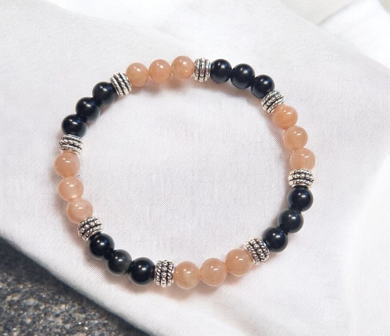 ​Armband - Onyx & Mondstein rosa - A Qualität - mit silberfarbenen Metallelementen - 6 mm