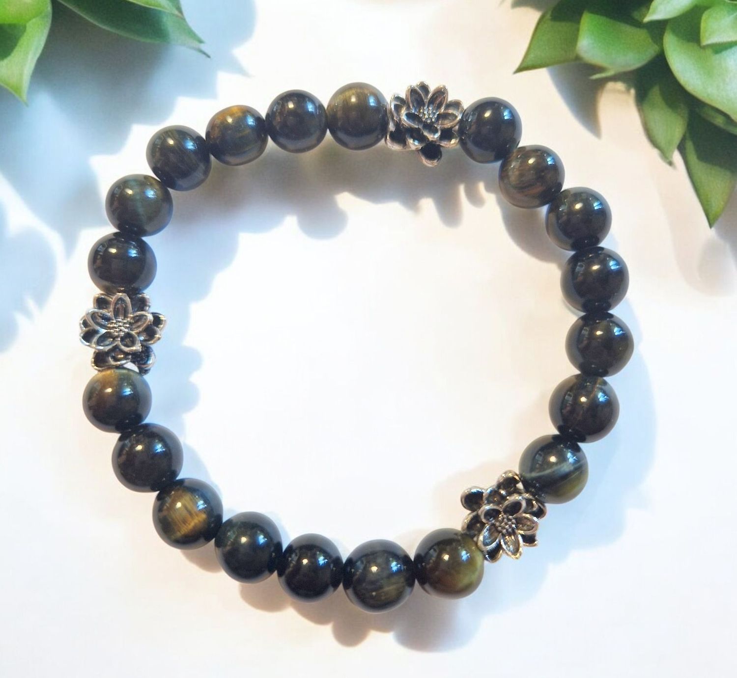 Armband - Falkenauge - A Qualität - mit silberfarbenen Lotusblüten - 8 mm Armband - Falkenauge - A Qualität - mit silberfarbenen Lotusblüten - 8 mm