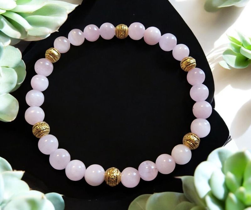 Armband - Kunzit - AA Qualität - mit goldfarbenen Metallelementen