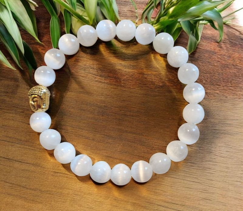 ​Armband - Selenit - A Qualität - mit goldfarbenem Buddha - 8 mm