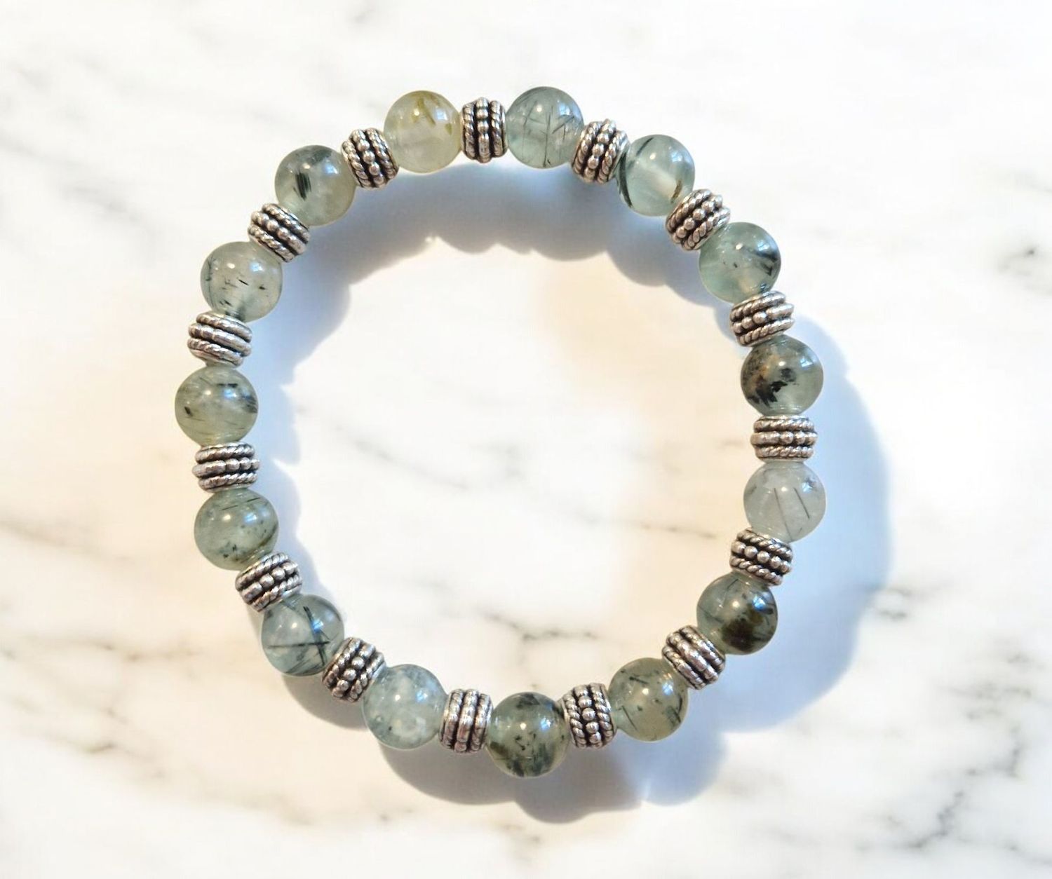 Armband - Prehnit - A Qualität - mit silberfarbenen Metallelementen - 8 mm