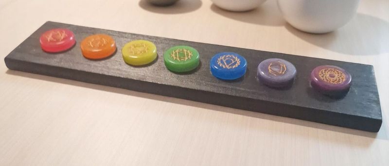 ​Chakrabrett mit sieben Chakras.