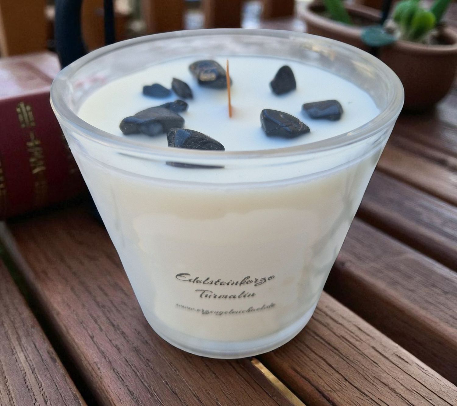 Edelsteinkerze aus Sojawachs - Turmalin in zwei Schichten Edelsteinkerze aus Sojawachs - Turmalin in zwei Schichten