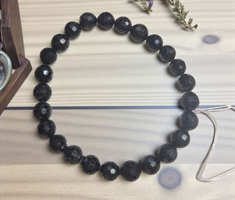 Turmalin (Schörl) facetiert - 8 mm