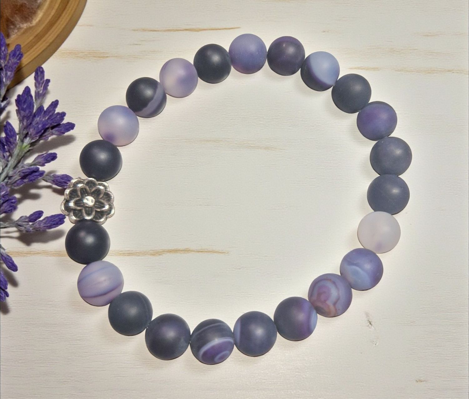 Armband - Streifenachat matt - mit Lotusblume - 8 mm