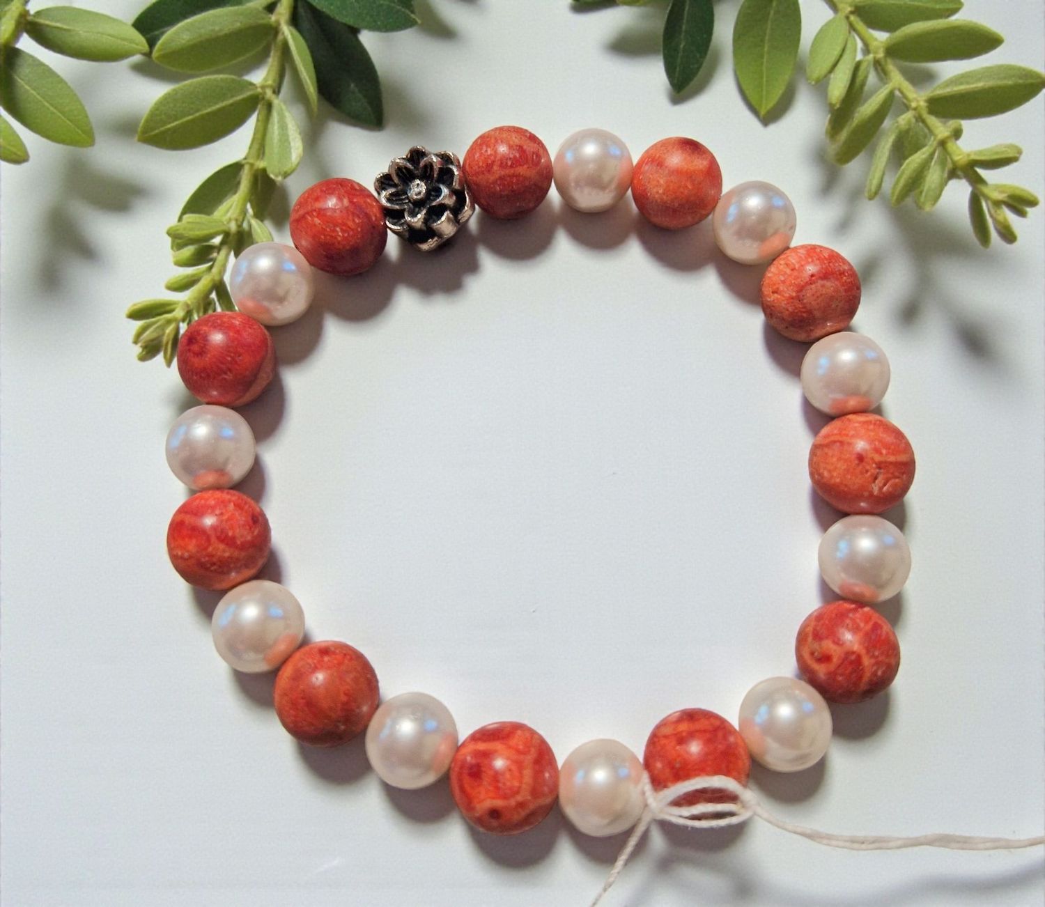 ​Armband - Schaumkorallen & Muschelkernperlen - Lotusblüte - 8 mm