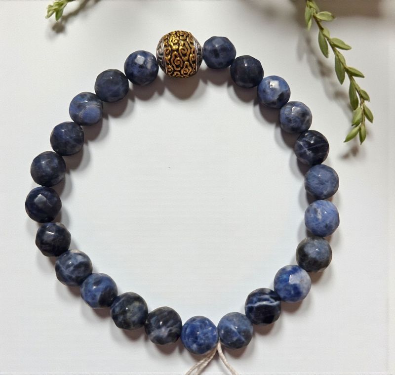 Armband - Sodalith facetiert - silber/gold Kugel - 8 mm