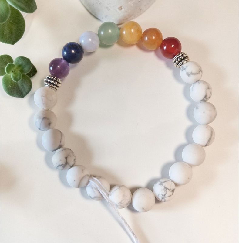 ​Chakra ​Armband - Howlith matt -  silberfarbene Metallelemente - 8 mm