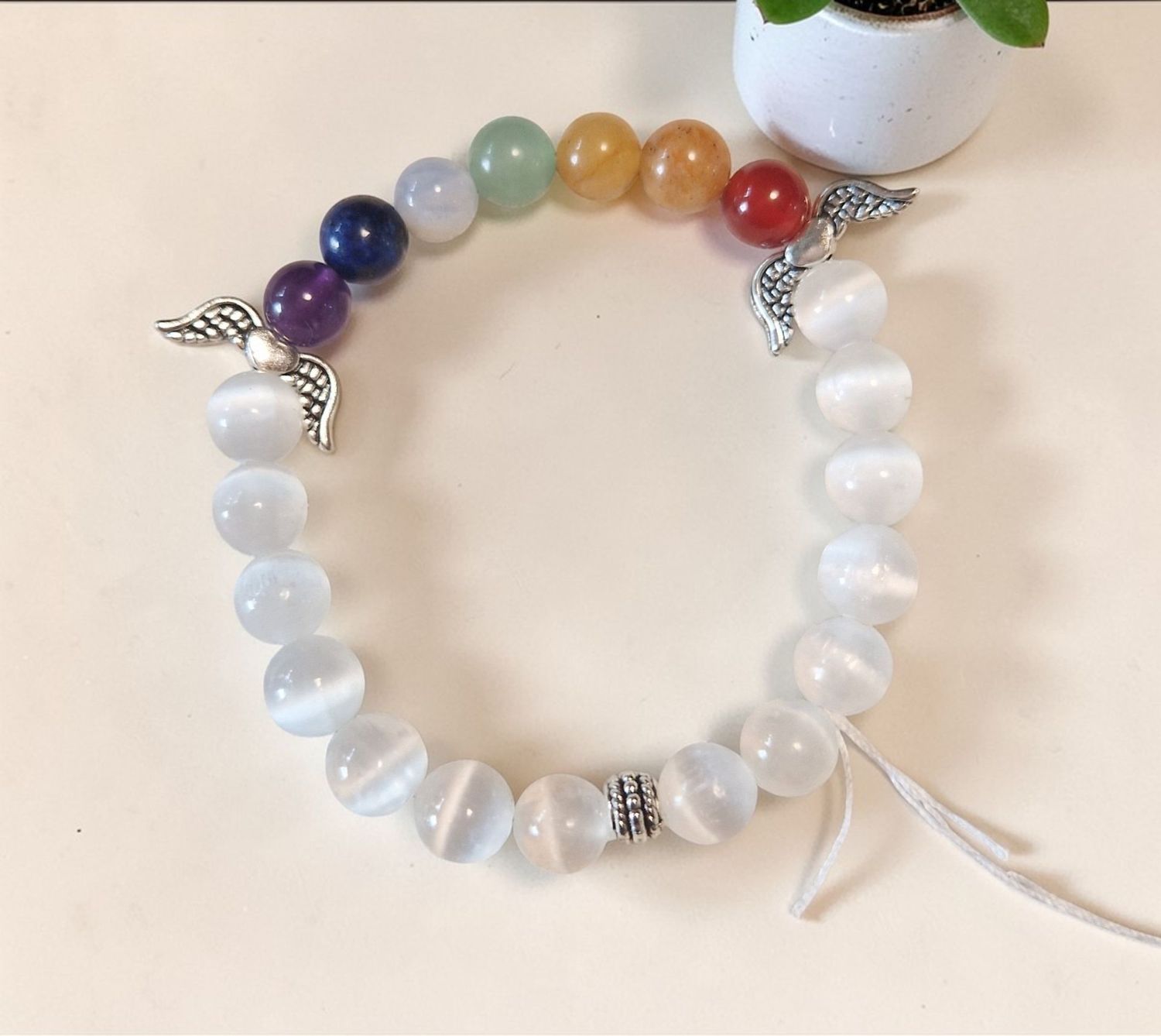 ​Chakra ​Armband - Selenit in AA Qualität -  silberfarbene Engelflügel - 8 mm
